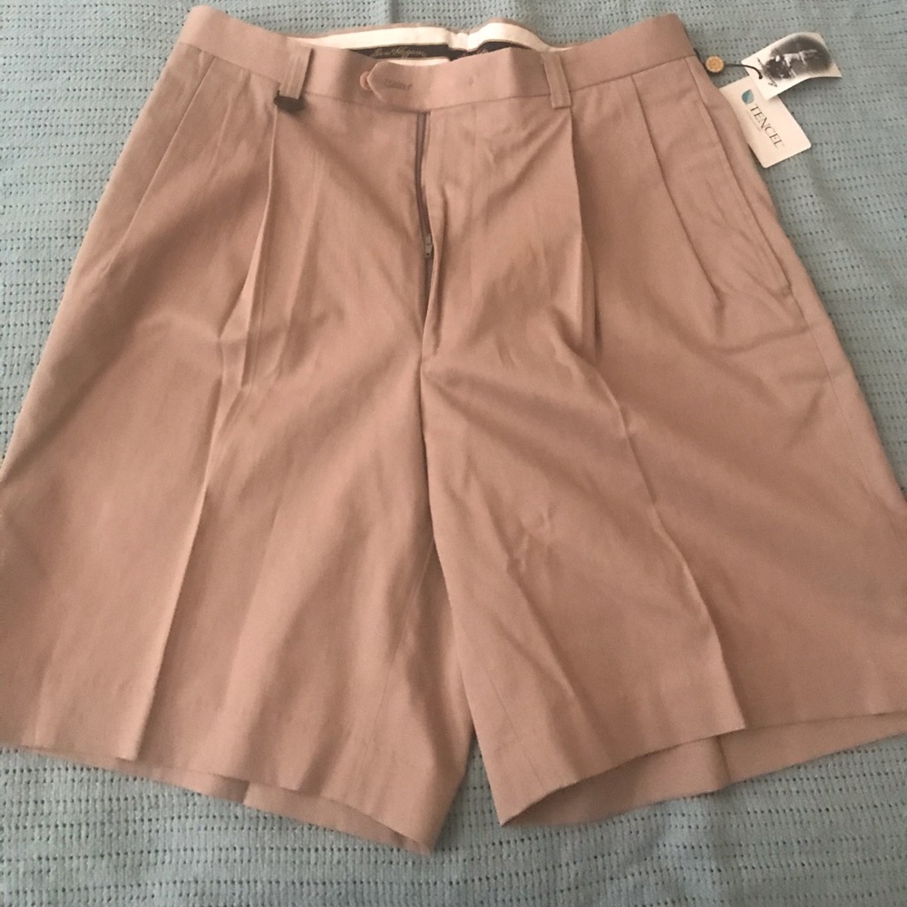Beige 🩳 shorts